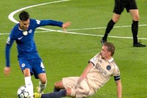 米乐APP-切尔西客场战胜阿贾克斯，提前锁定小组出线(切尔西44阿贾克斯全场录像)