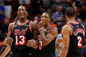 米乐官方网站-热火队阵容踢脚扎实，逆境中争取每一场胜利(热火队的比赛)