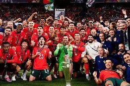 米乐-包含欧国联赛场电光火石，精彩瞬间尽收眼底的词条