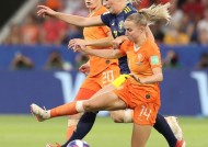 米乐官方网站-瑞典队惊险晋级，战胜欧国联劲旅(瑞典队最新消息)